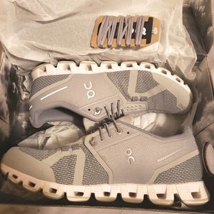 On Cloud Women's 8.5